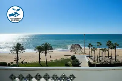 Image de Renovated 2br Seafront Apt – Quarteira