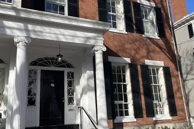 Image de Majestic 1800s stately home on Chestnut street. The Nathaniel West House!