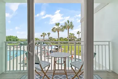 Image de Fall Special | Beach condo w pool and beach access