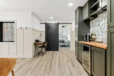 Image de Renovated Main Level Home on 2 acres Hay Creek Hills