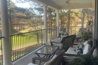 Image de Incredible 4, 000 Sq Ft Gem Nestled In Reynolds Lake Oconee With Golf Course View