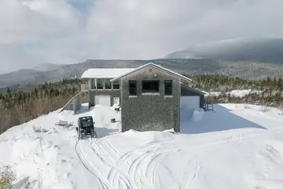 Image de 300 Private Acres \/360° Mountaintop Views \/ Off-Grid Luxury Retreat