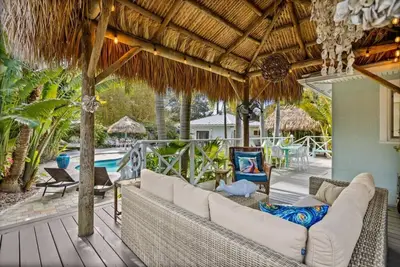 Image de Tiki it Easy - Luxury Home Minutes to Beach!