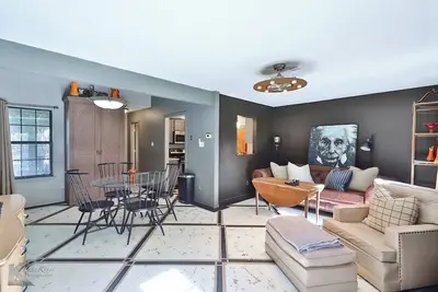 Image de Mad Men - A Sayles Ranch Home
