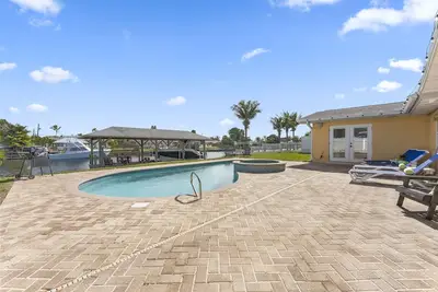 Image de Heated Pool/Spa-On Canal-Game Room-3 Bdrm, 3 Ba