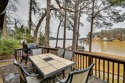 Image de Rustic Valley Cottage w\/ Boathouse on Lake Harding