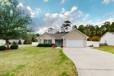 Image de Dog-friendly home near downtown with fenced yard, patio, & fireplace