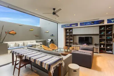 Image de Modern Condo 1bd/2bth with Sofa Bed Near the beach!