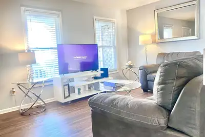 Image de 3 Min Park Circle! Cozy Condo 2b/1. 5 baths. Close to everything. 10 Min to Airport