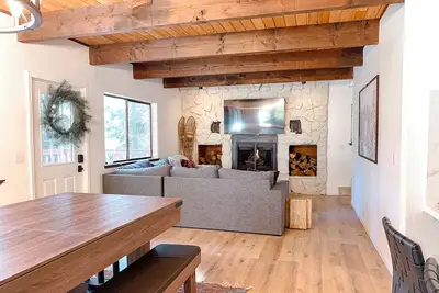 Image de Luxe Twin Pines Cabin, Truckee