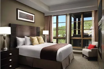Image de Dreamy snow retreat sleeps 8 at Northstar Lodge. Ski in and out on Home Run!