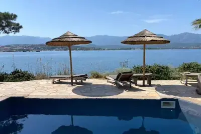 Image de Villa poids dans l’eau face a la mer