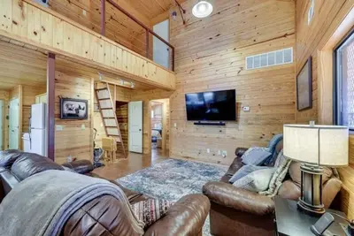 Image de 2-Cabins One-Acre Lighted Forest Private Shooting Range