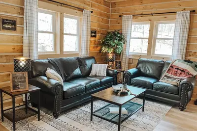Image de \"Lured to the Lake\" Cabin at Patoka - New Listing!