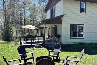 Image de Beautiful and Spacious Lakeview House in East Tawas, Michigan.