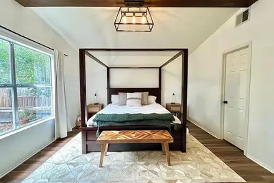 Image de Beautiful 3 Bedroom Home Between Domain and Lake Travis