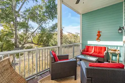 Image de Marsh & River Views, Large Screen Porch, Community Pool & Dock - Crawdads Sing