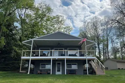 Image de Beautiful lakefront cottage within minutes of sand dunes and Lake Michigan