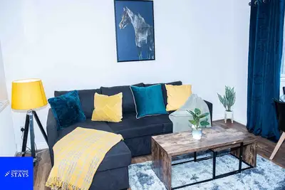 Image de 2ndHomeStays -Walsall- Charming 3-Bedroom House