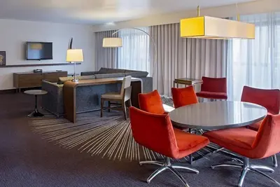 Image de 1-Bedroom Suite at a 4⭐️ Hotel