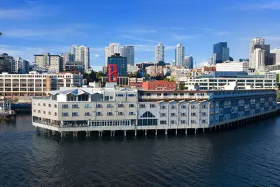 Image de 1-Bedroom Suite at a 4⭐️ Hotel
