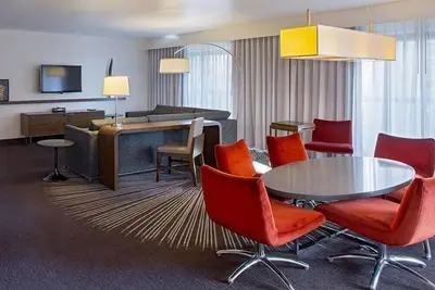 Image de 1-Bedroom Suite at a 4⭐️ Hotel