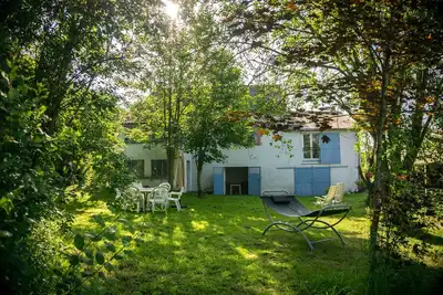 Image de Charmant gîte à la campagne avec accès privé à la rivière