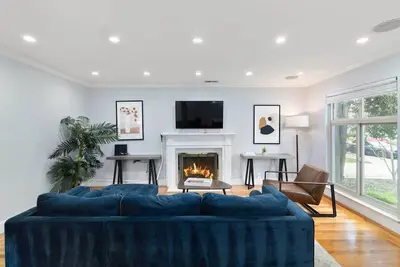 Image de @ Marbella Lane - Immaculate & Cozy 3br Home