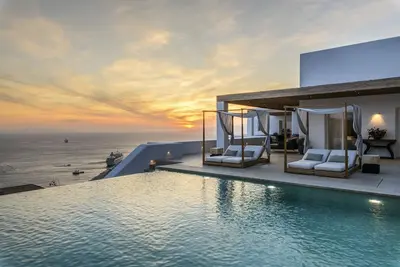 A luxurious retreat, primely located with stunning panoramic view!