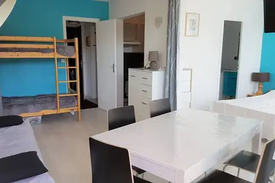 Image de 2 pièces rénové 36 m² - orienté sud avec vue montagne