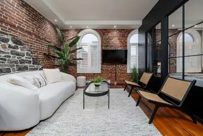 The Rock and Red / Centre-ville de Québec