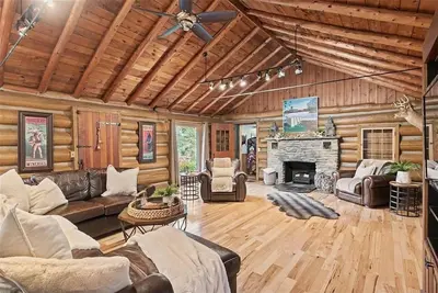 Image de Cabin Retreat | Hot Tub | Pool | Game Room | Flx