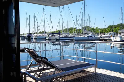 Image de Floating 44 in Boltenhagen - Festliegende Hausboot in der Weißen Wiek
