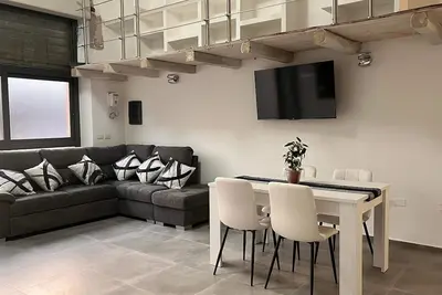Image de Elegant and modern loft with loft bedroom a few miles from the sea.