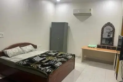 Image de Romantic Big Skyline Terrace Studio in City Heart with in-built Kitchen