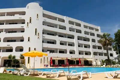 Image de Apart T1 em Hotel com Piscina e Jardim. Internet. 4 Pessoas