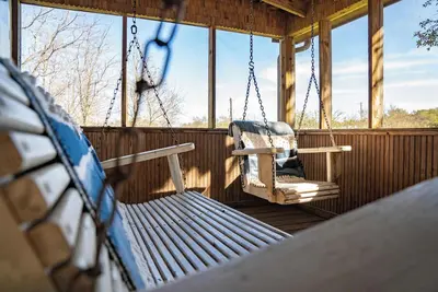 Image de Goat-Tastic Retreat: Tub, Fire Pit, Porch & Pool