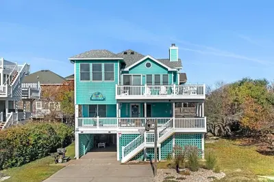 Steps to Beach, Hot Tub and Community Pool Access!