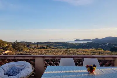 Image de Maison au calme avec une magnifique vue mer, 2 chb