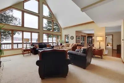 Image de Deer Lake Waterfront | Dock Access | 6 Br | Fireplace | Game Room | Sleeps 14
