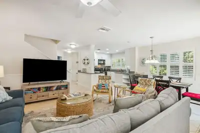 Image de 2min walk to beach! Dog Friendly! Pool View. Close to The Ritz Carlton!