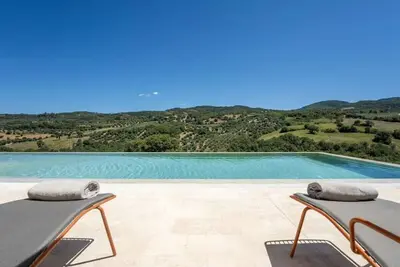 Image de 7 Ensuite Bedrooms Luxury Mansion in Tuscany