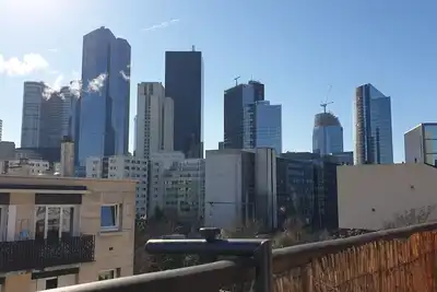 Image de Courbevoie-Paris. Appartement lumineux, calme, proximité ransports et commerces.