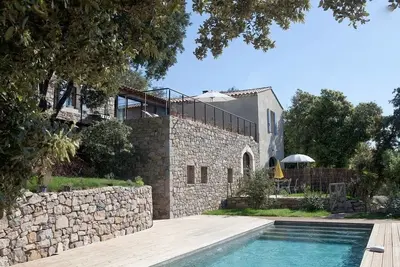 Image de Propriété exceptionnelle avec vue, sud de France 15 pers, superbe piscine