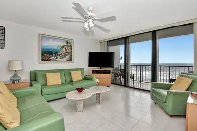Image de Beautiful two bedroom condo