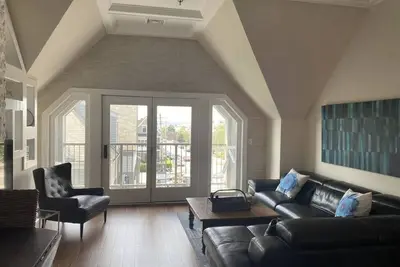 Image de New! Monthly Rental with Water Views