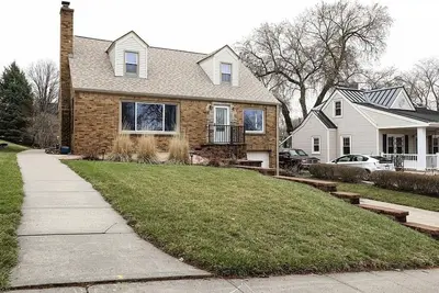 Image de Big upper unit handicap retreat, 4br-3bt. fireplace and family room