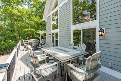 Image de Pat's Perch: Split Lakefront, Hot Tub, Dock, Dogs Ok, Fireplace!