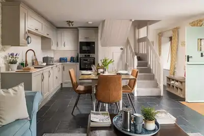 Image de A stone cottage that sleeps 4 guests in 2 bedrooms