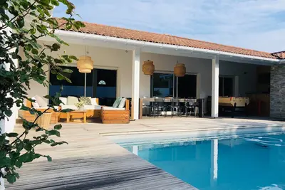 Image de Maison 170 m² piscine chauffée proche des plages(10km)de Biarritz et des golfs